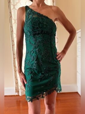 One-Shoulder Emerald Green Lace Appliqué Dress